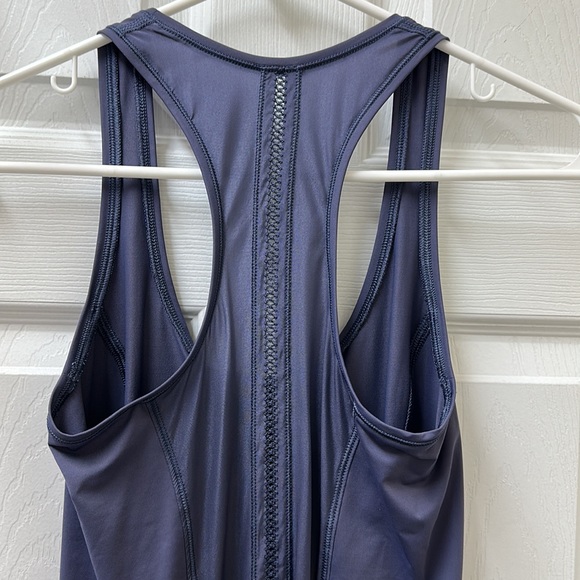 LIKE NEW! Lululemon Sculpt It Singlet - Picture 7 of 14